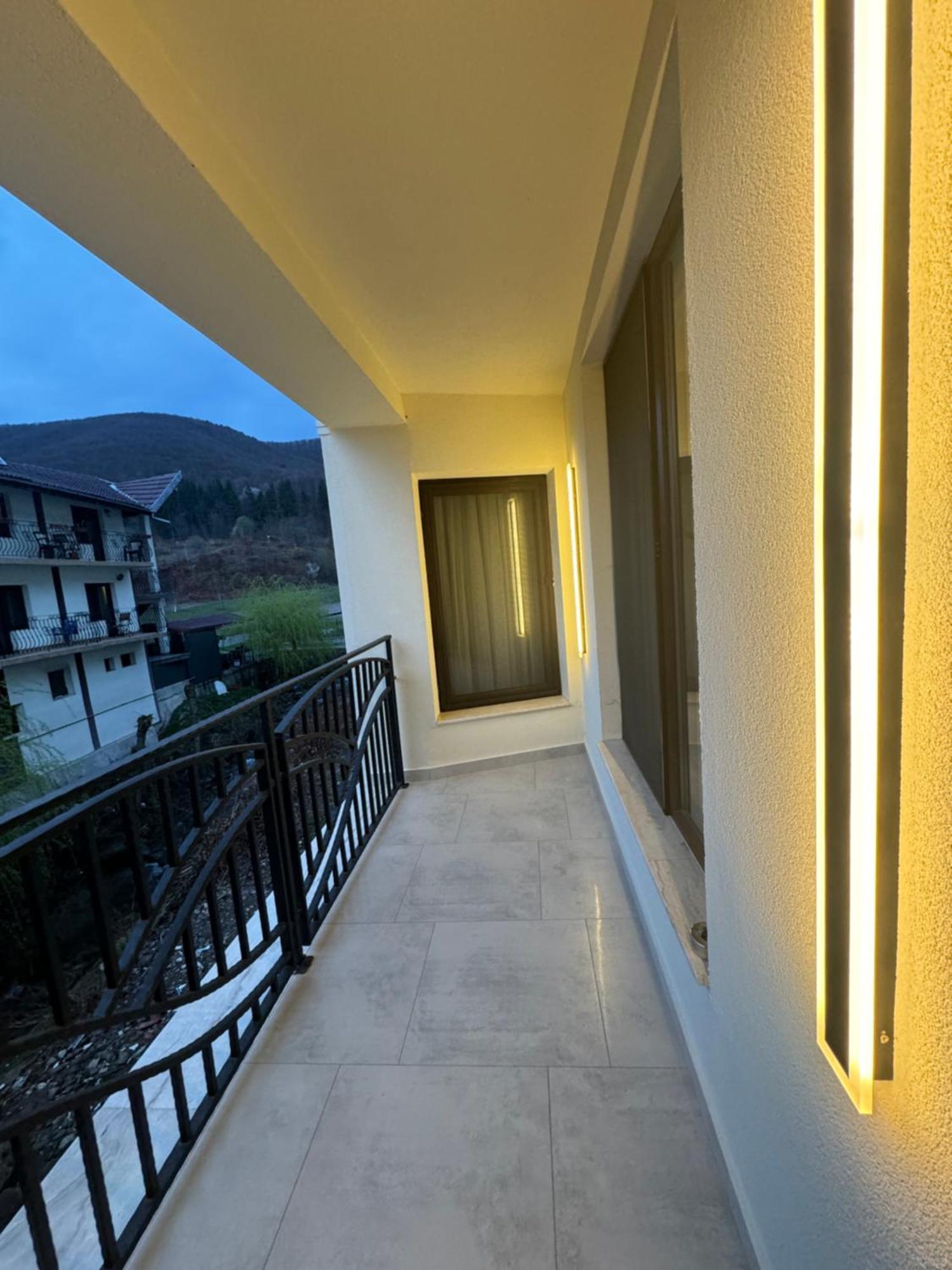 Conacul Pestera Ursilor Chiscau Exteriér fotografie